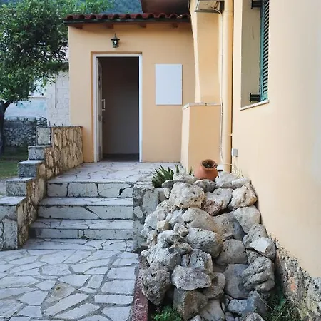 Appartamento Cosy Budget To Rent In Corfu Ipsos